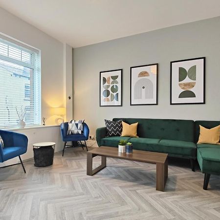 Stott House - Bright Spacious Townhouse 15 Minutes To Central Manchester With Free Parking Villa Eksteriør billede