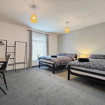 Stott House - Bright Spacious Townhouse 15 Minutes To Central Manchester With Free Parking Villa Eksteriør billede