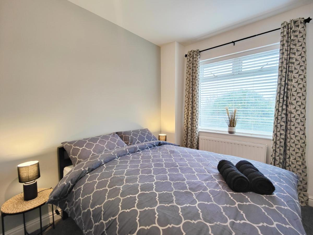 Stott House - Bright Spacious Townhouse 15 Minutes To Central Manchester With Free Parking Villa Eksteriør billede