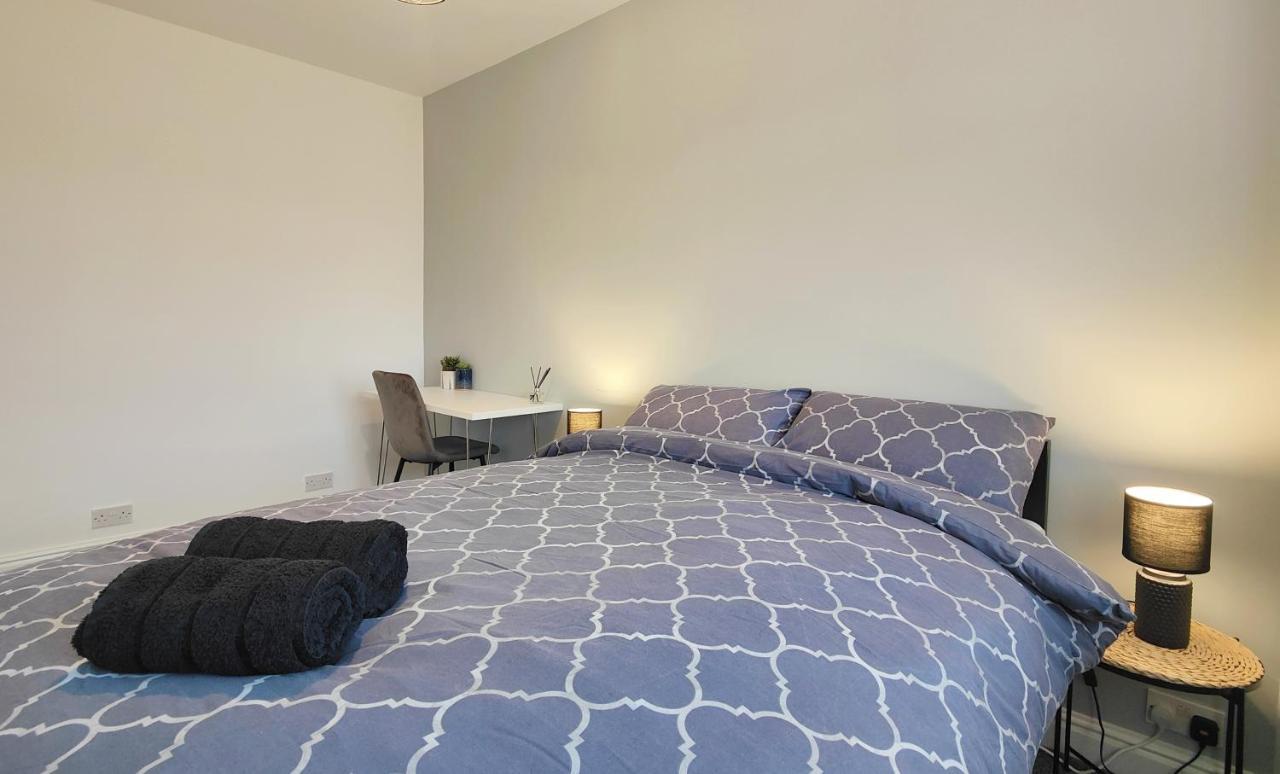 Stott House - Bright Spacious Townhouse 15 Minutes To Central Manchester With Free Parking Villa Eksteriør billede
