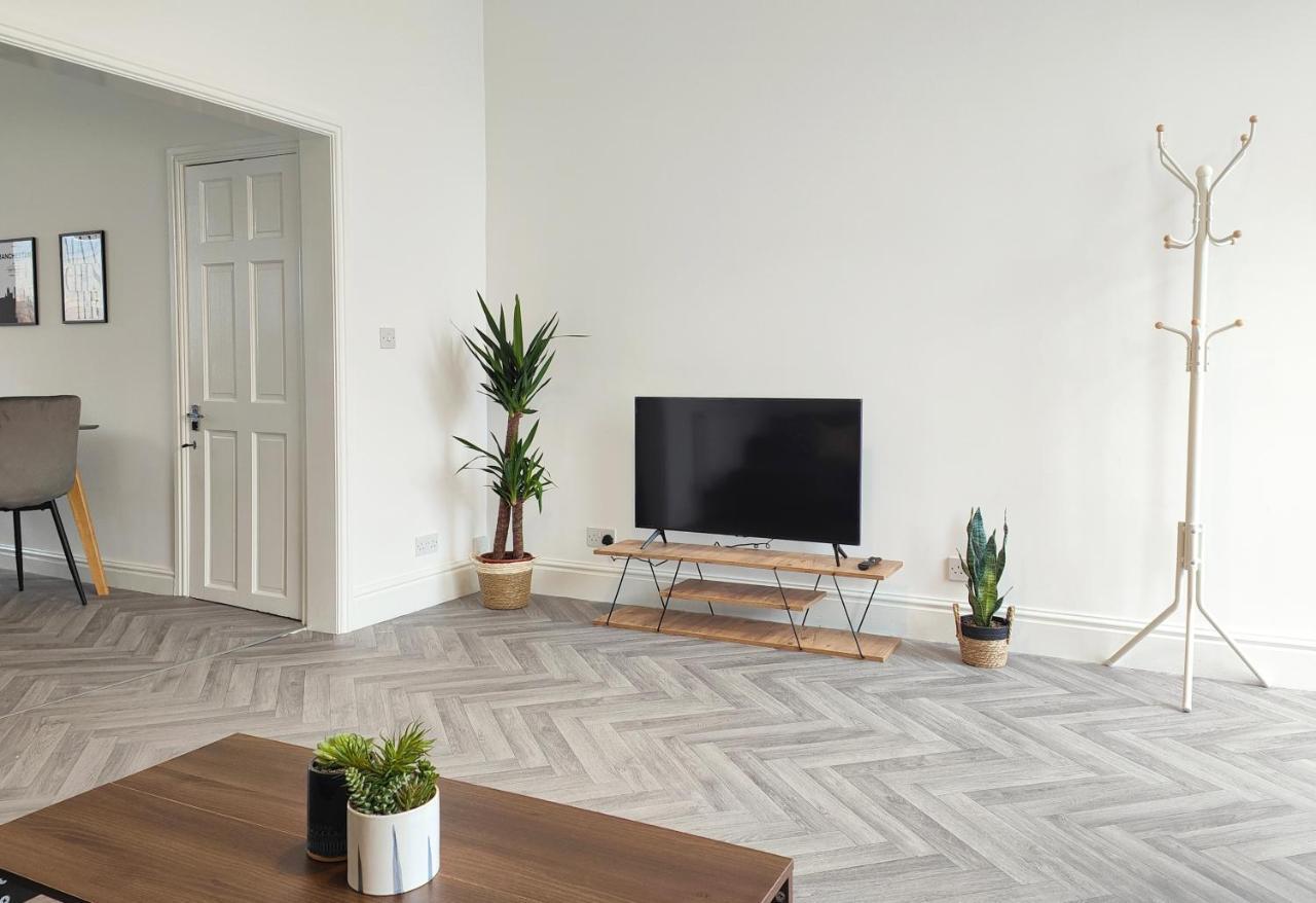 Stott House - Bright Spacious Townhouse 15 Minutes To Central Manchester With Free Parking Villa Eksteriør billede