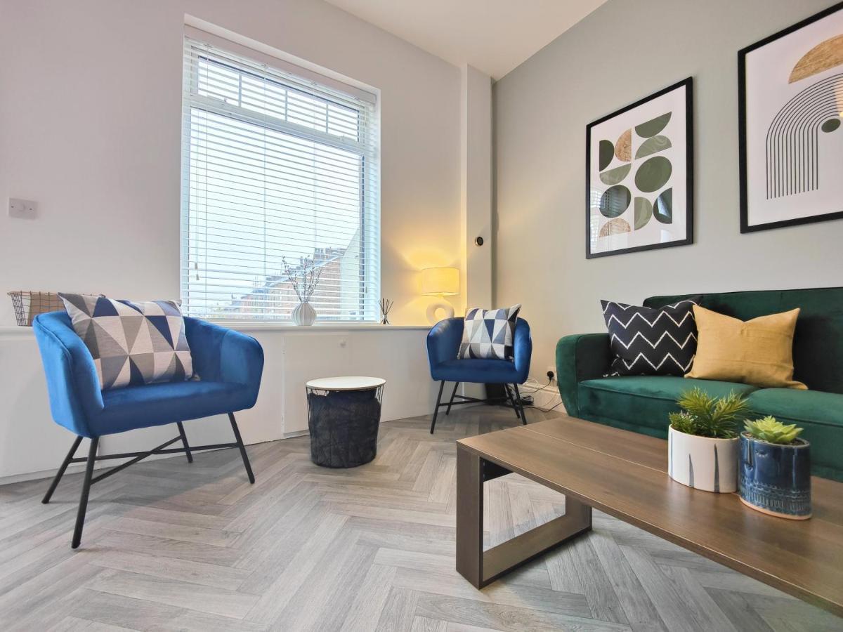Stott House - Bright Spacious Townhouse 15 Minutes To Central Manchester With Free Parking Villa Eksteriør billede