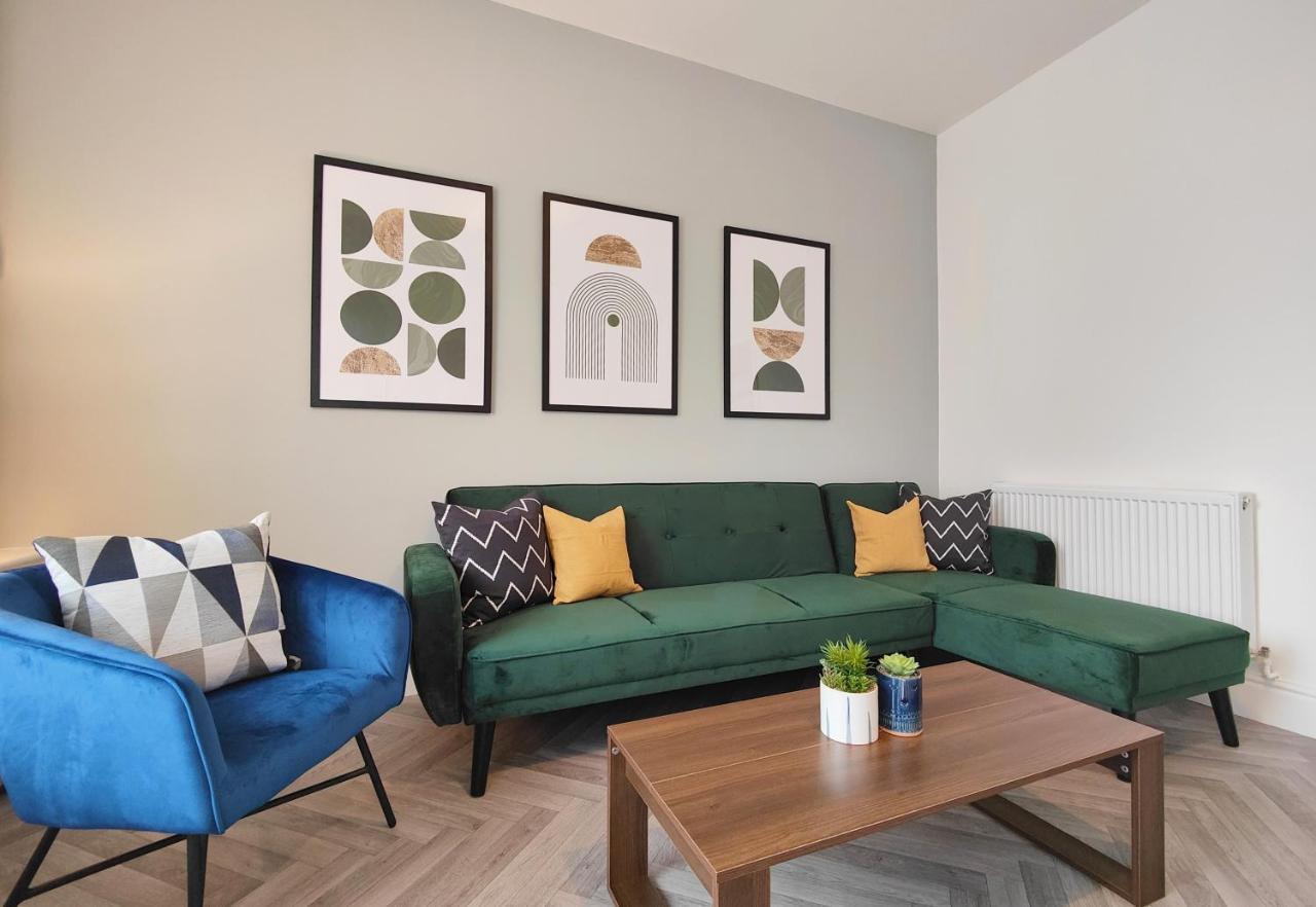 Stott House - Bright Spacious Townhouse 15 Minutes To Central Manchester With Free Parking Villa Eksteriør billede