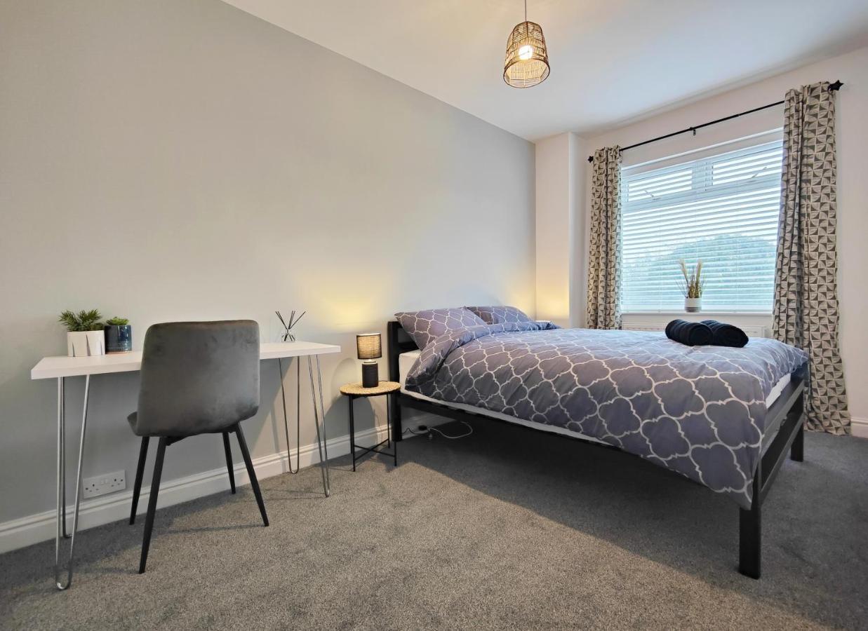 Stott House - Bright Spacious Townhouse 15 Minutes To Central Manchester With Free Parking Villa Eksteriør billede