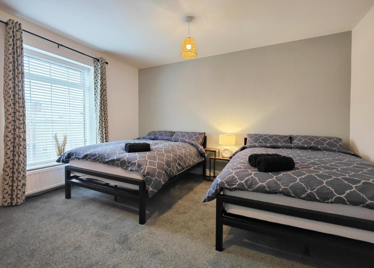 Stott House - Bright Spacious Townhouse 15 Minutes To Central Manchester With Free Parking Villa Eksteriør billede
