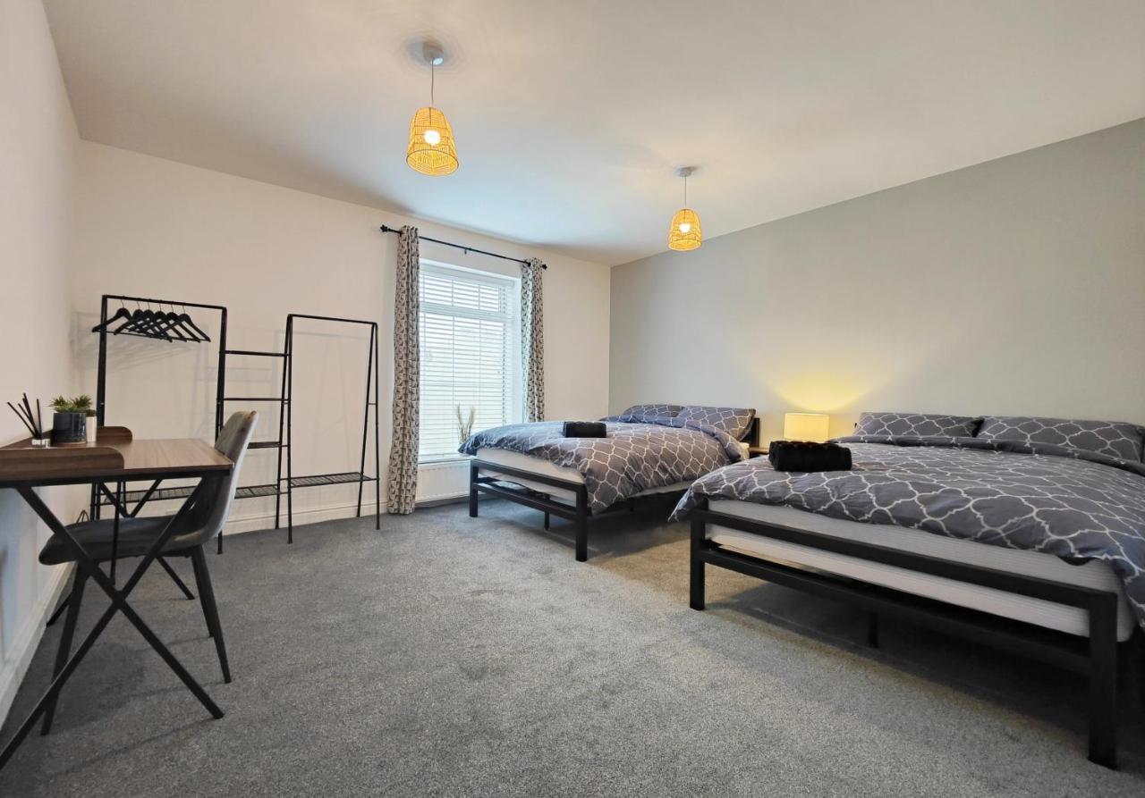 Stott House - Bright Spacious Townhouse 15 Minutes To Central Manchester With Free Parking Villa Eksteriør billede